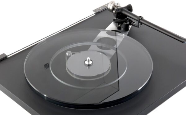 Rega Planar 6 rear 2