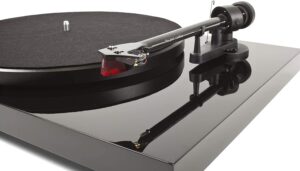 Project Debut Carbon Evo Turntable with Ortofon 2M Red Cartridge
